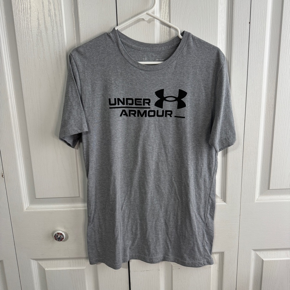 Under Armour loose heat gear short sleeve tee size small